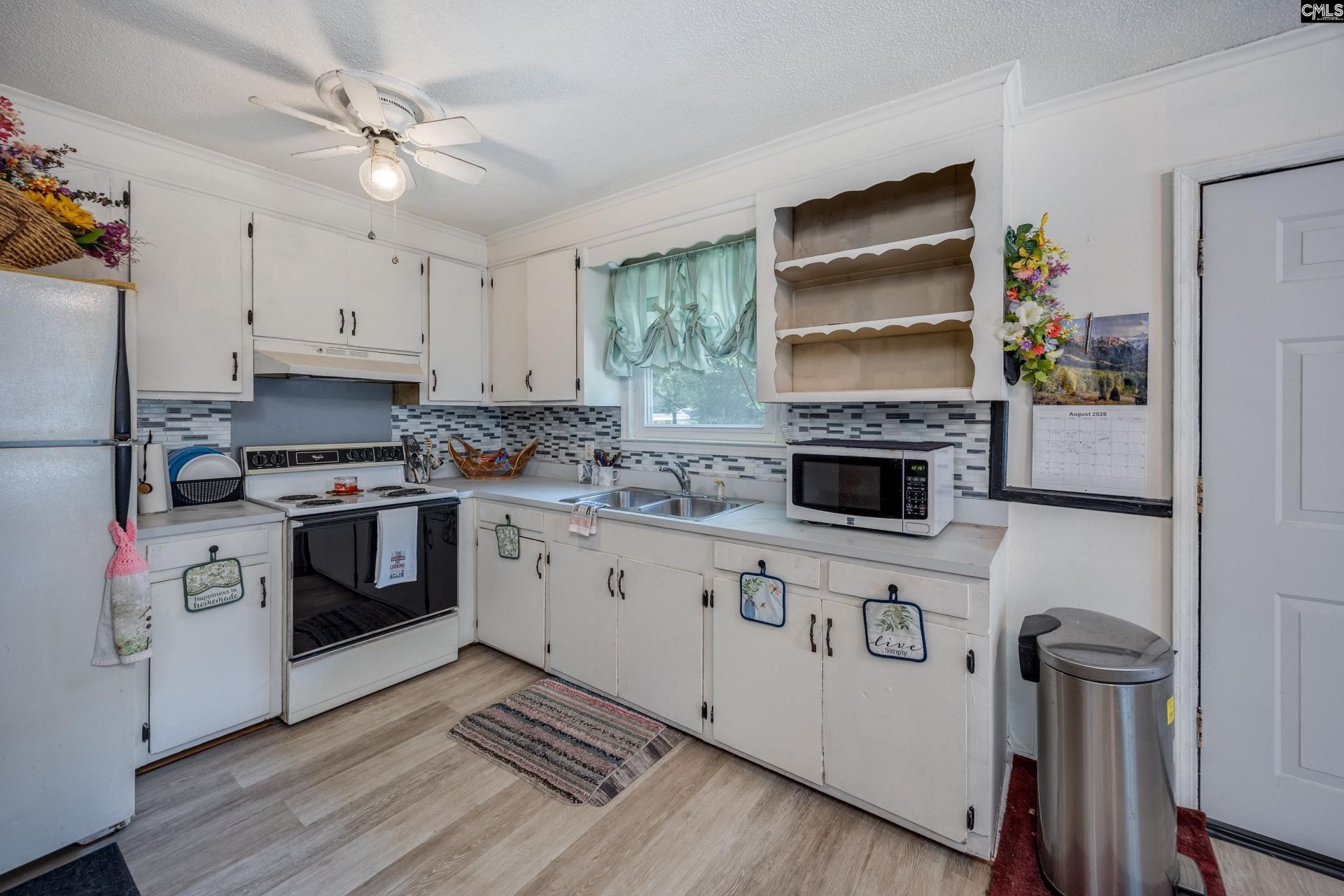 331 Derrick Street Photo 13