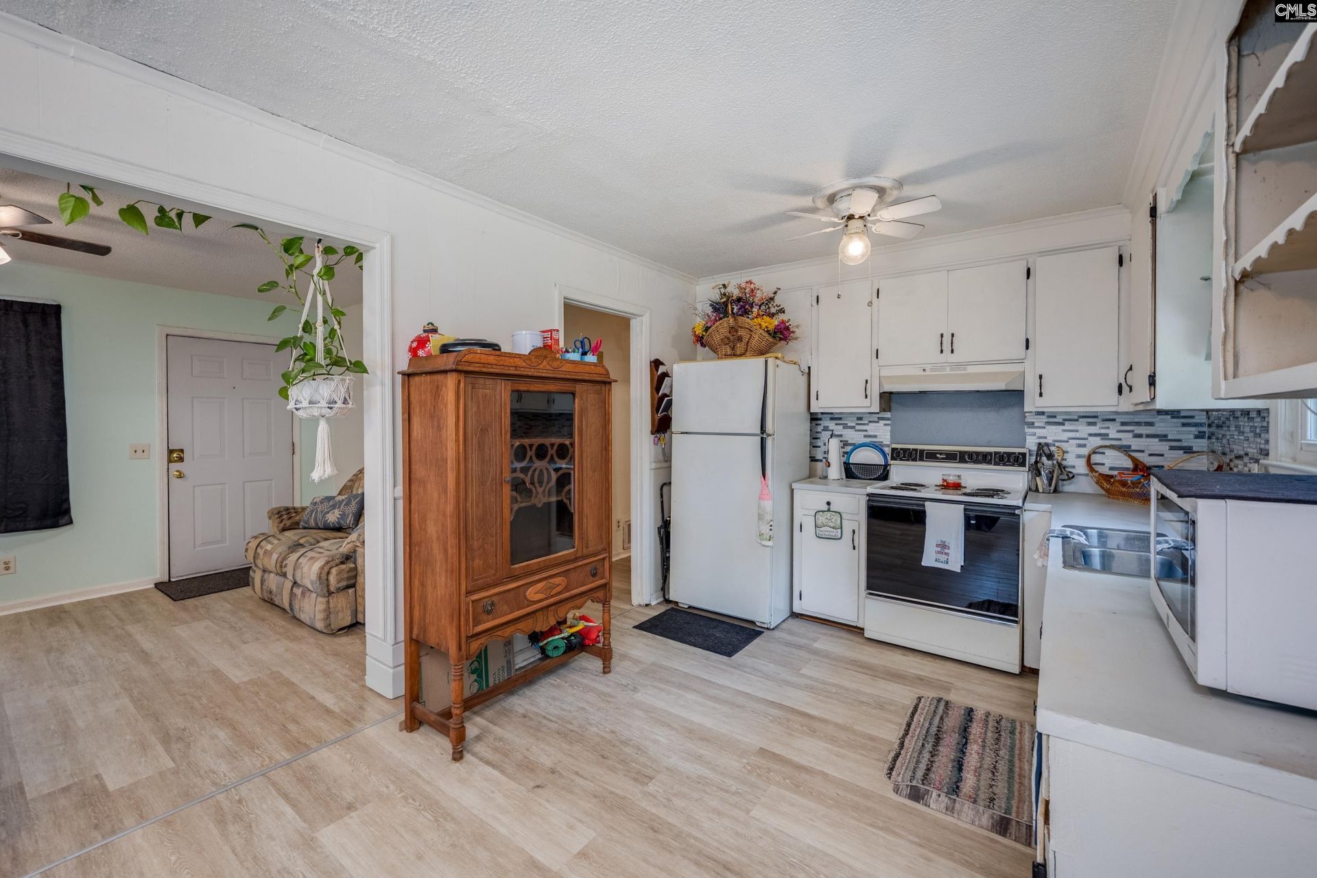 331 Derrick Street Photo 14