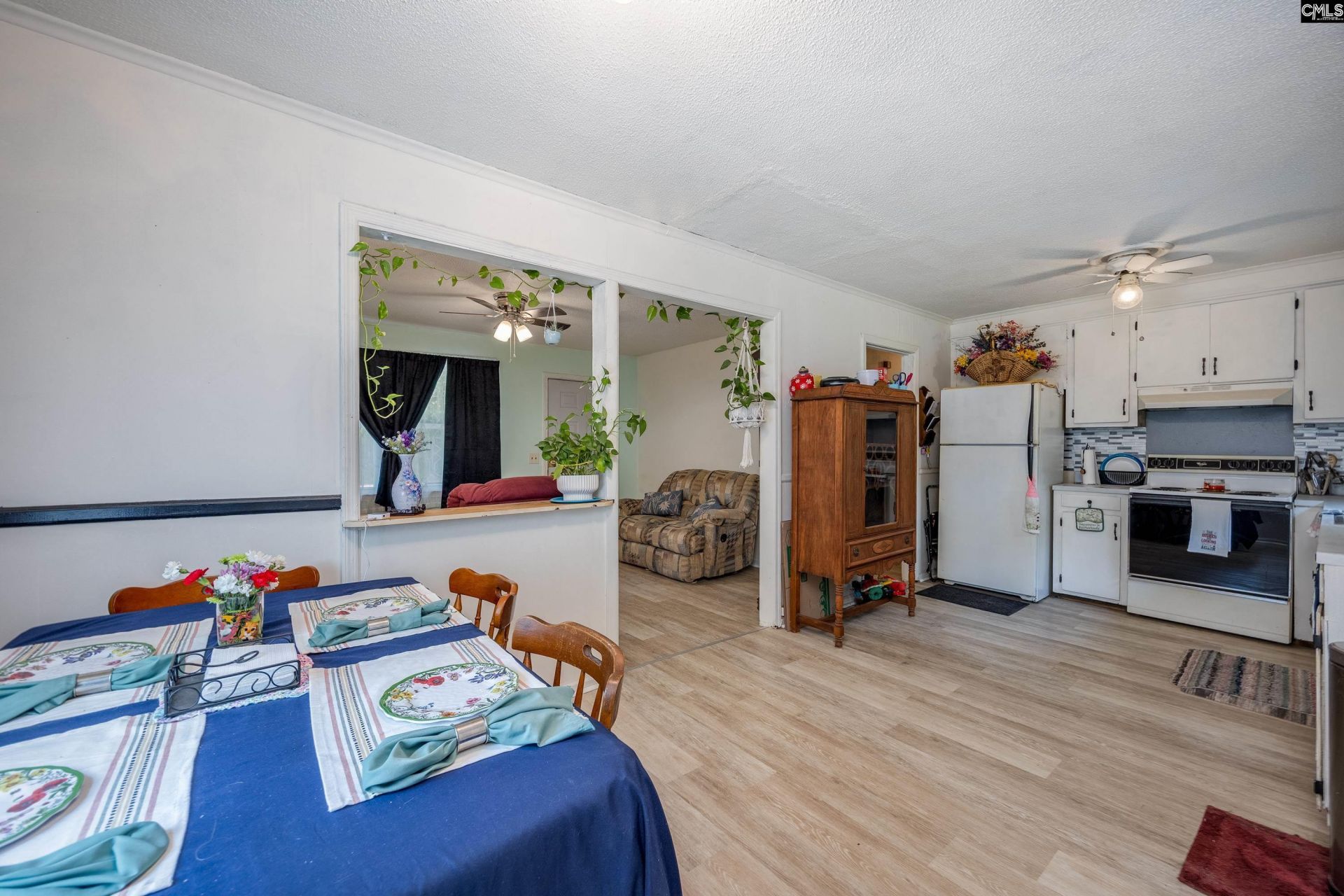 331 Derrick Street Photo 16