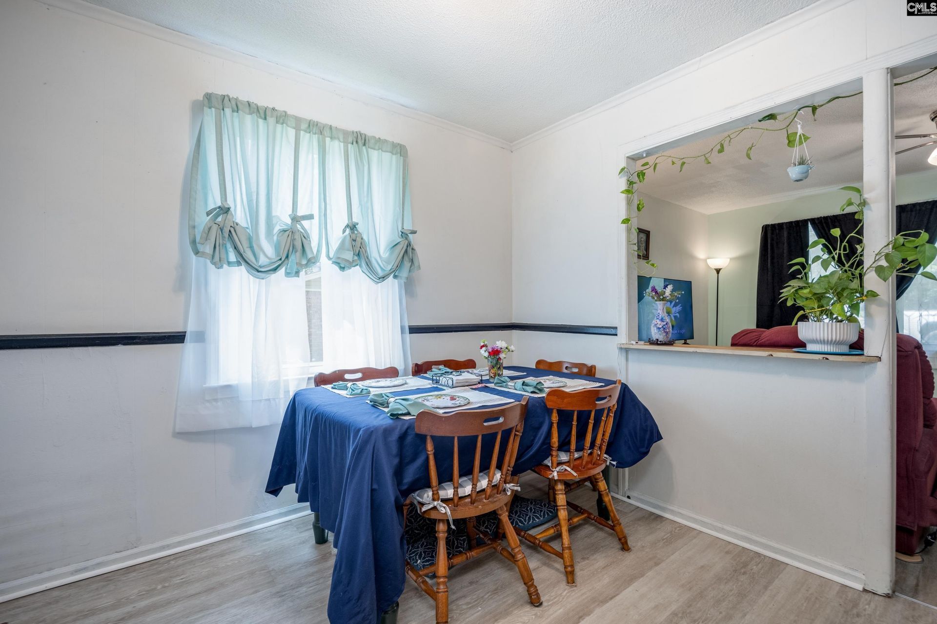 331 Derrick Street Photo 17