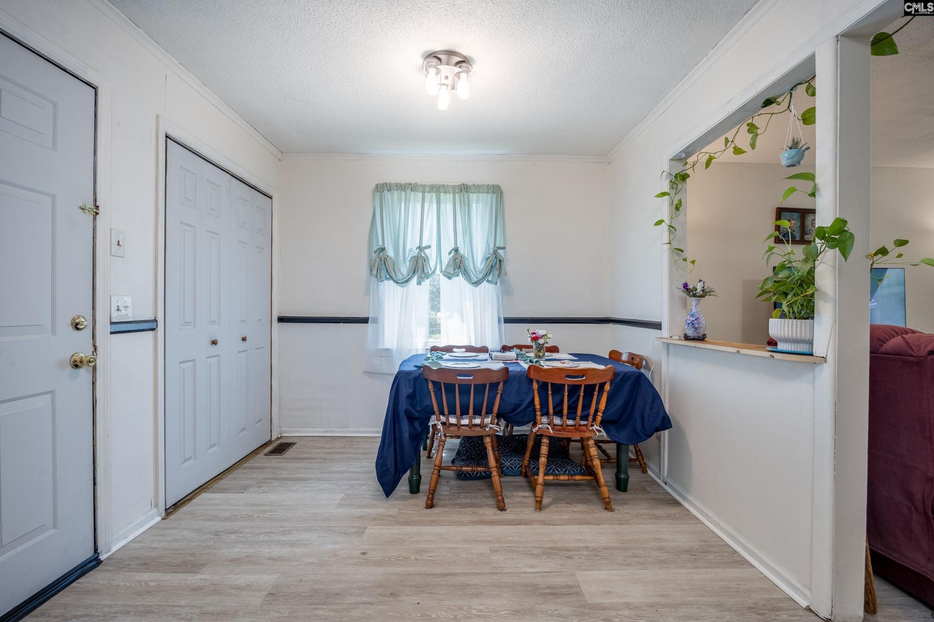 331 Derrick Street Photo 18