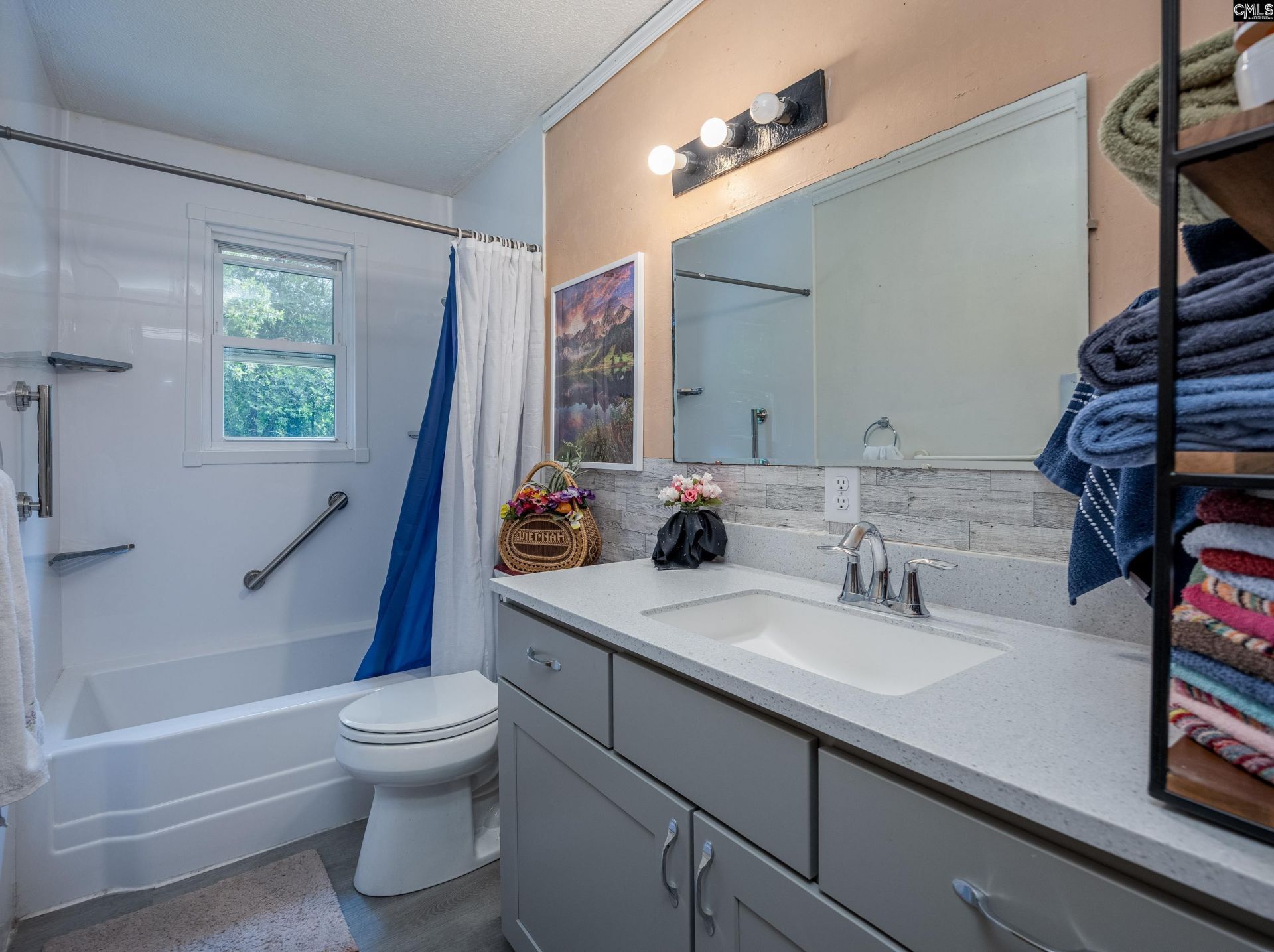 331 Derrick Street Photo 22