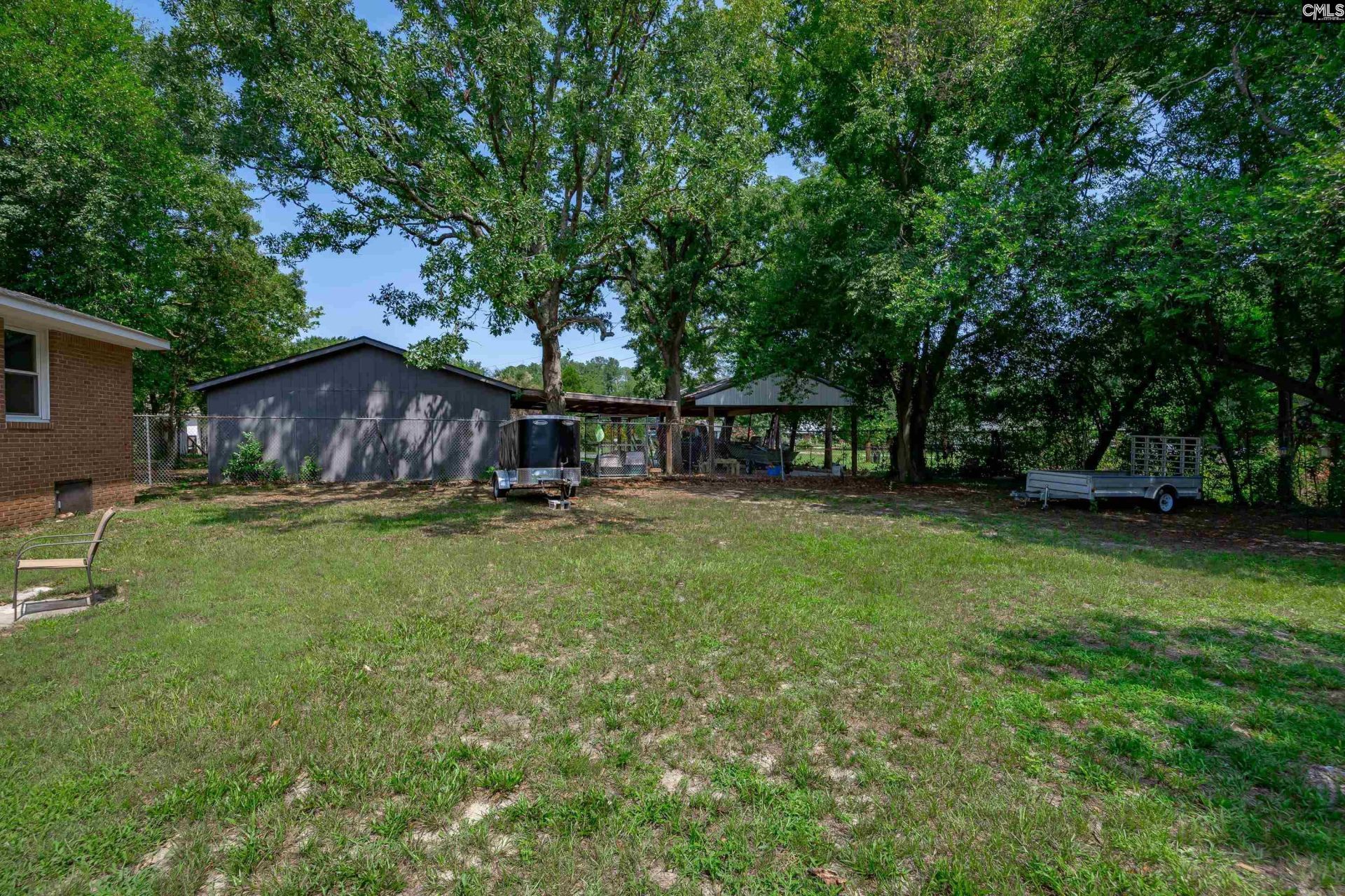 331 Derrick Street Photo 31