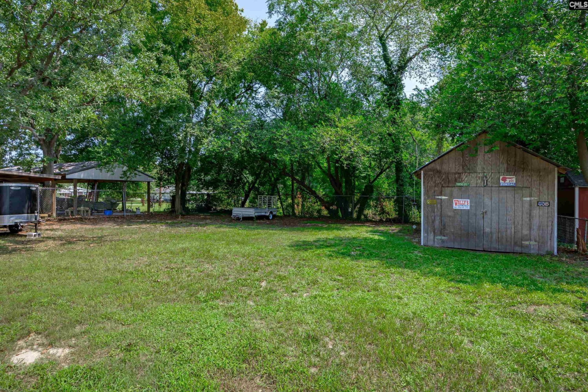 331 Derrick Street Photo 32