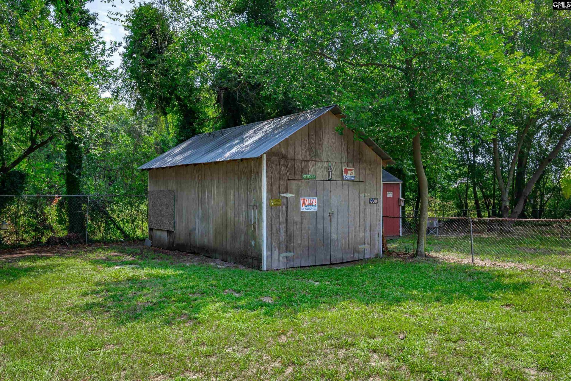 331 Derrick Street Photo 33