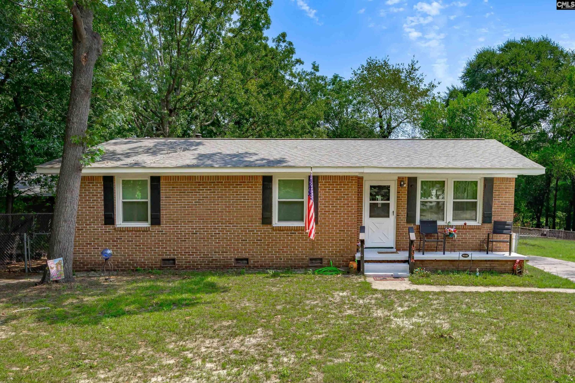 331 Derrick Street Photo 4