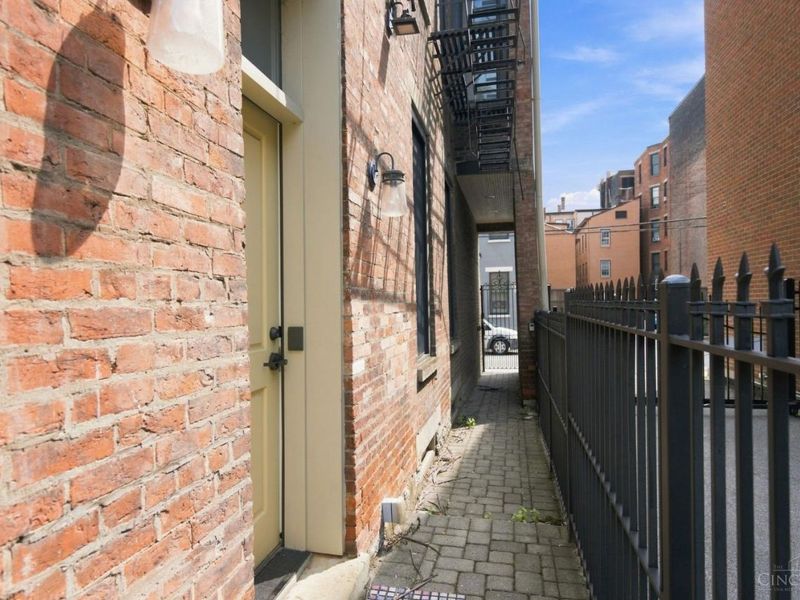1329 Republic Street, Cincinnati, OH 45202 Photo 3