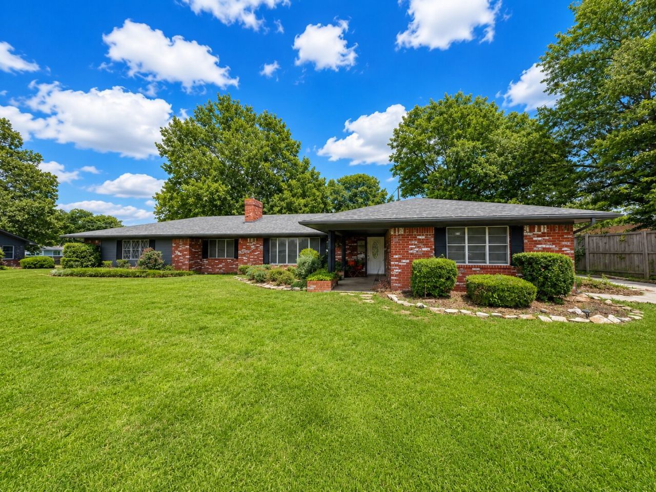 824 Virginia Lane , Ardmore, OK 73401 Main Photo