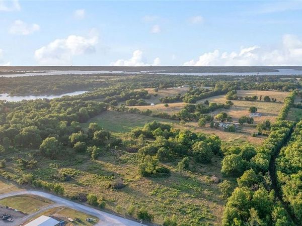 E 280 Road , Grove, OK 74344