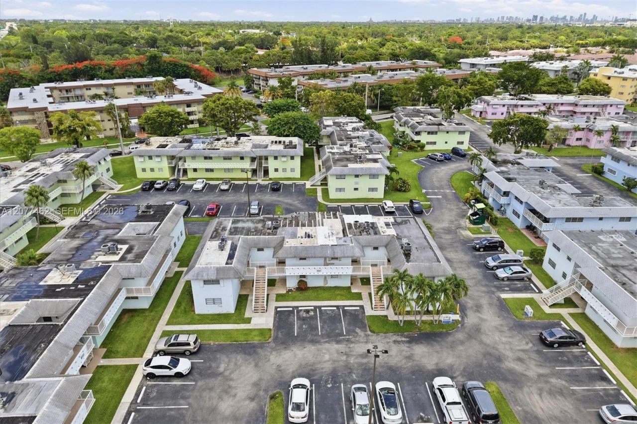 7680 SW 82nd St , Unit H121, Miami, FL 33143 Photo