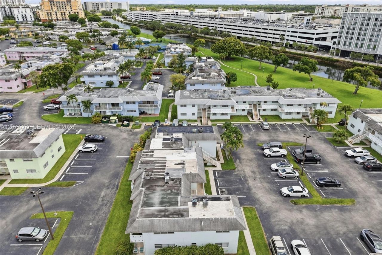 7680 SW 82nd St , Unit H121, Miami, FL 33143 Photo