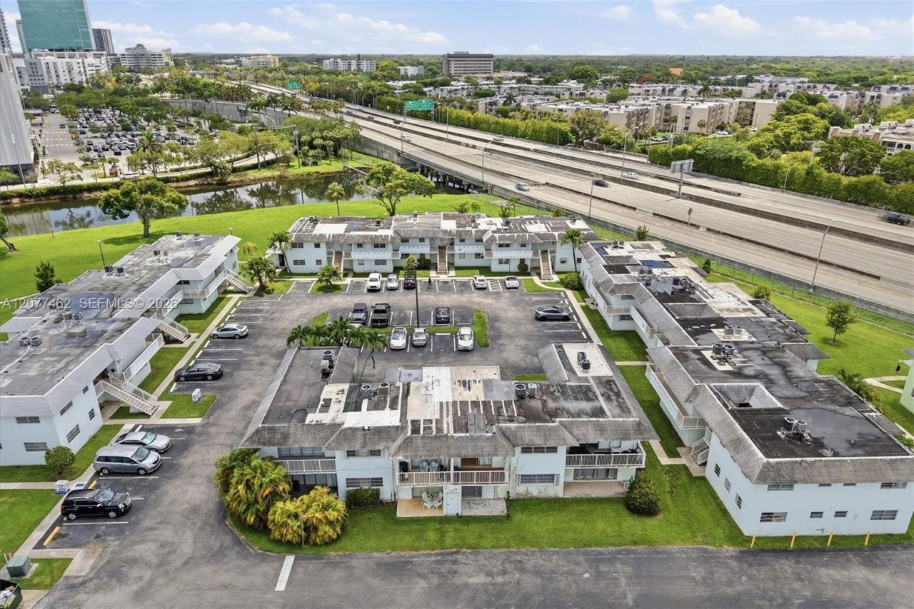 7680 SW 82nd St , Unit H121, Miami, FL 33143 Photo