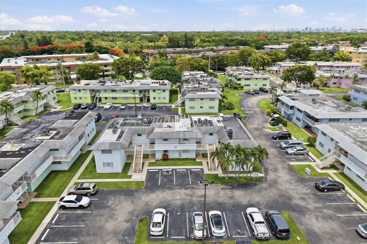 7680 SW 82nd St , Unit H121, Miami, FL 33143 Photo
