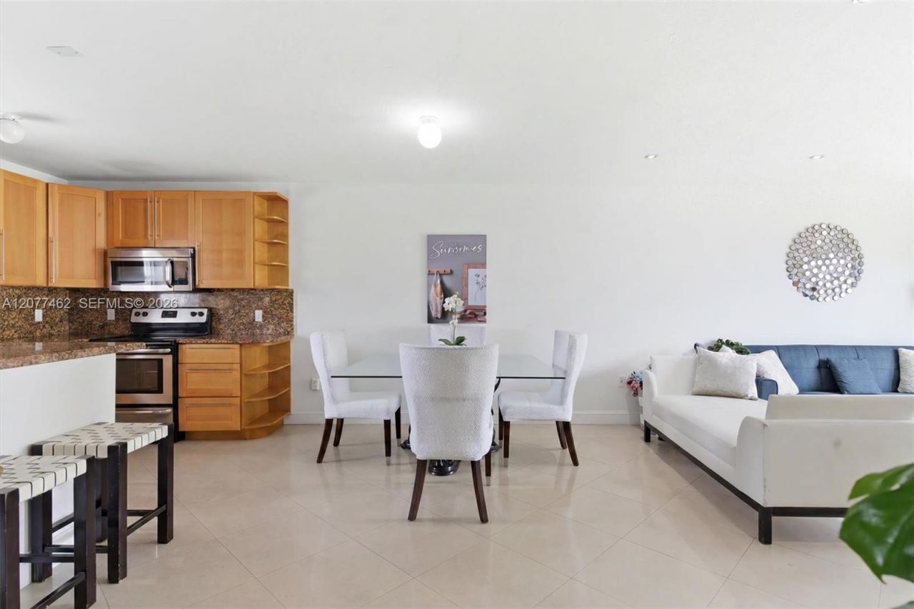 7680 SW 82nd St , Unit H121, Miami, FL 33143 Photo