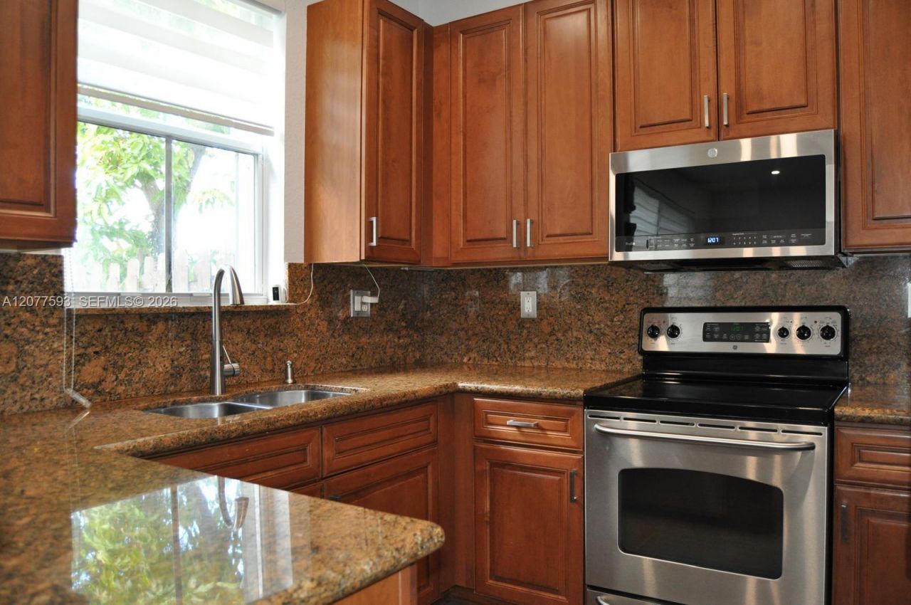 7940 NW 108th Pl , Doral, FL 33178 Photo