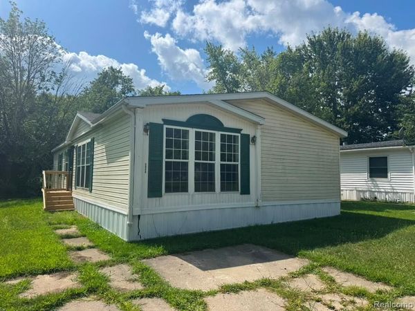 5044 S Naomi Kong Drive , Flint, Mi 48506