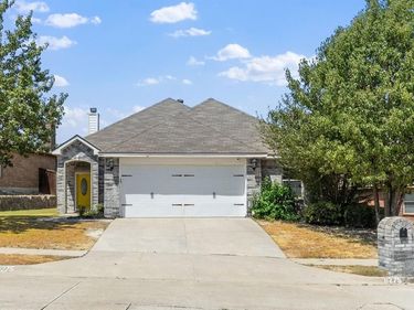 8275 Clarksprings Drive , Dallas, TX 75236