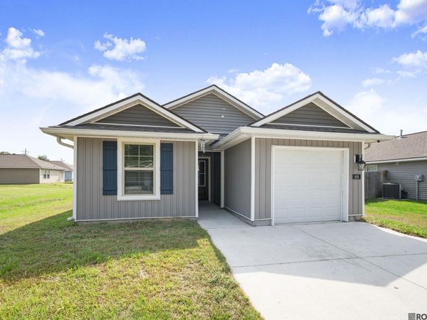 868 N 10th St, Port Allen, LA 70764