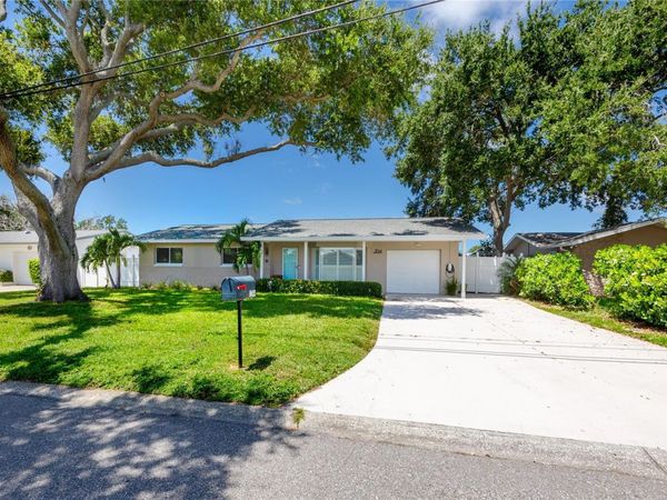 1744 HARBOR CIRCLE E, LARGO, FL 33770