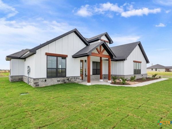 18085 roundhall, Holland, TX 76534