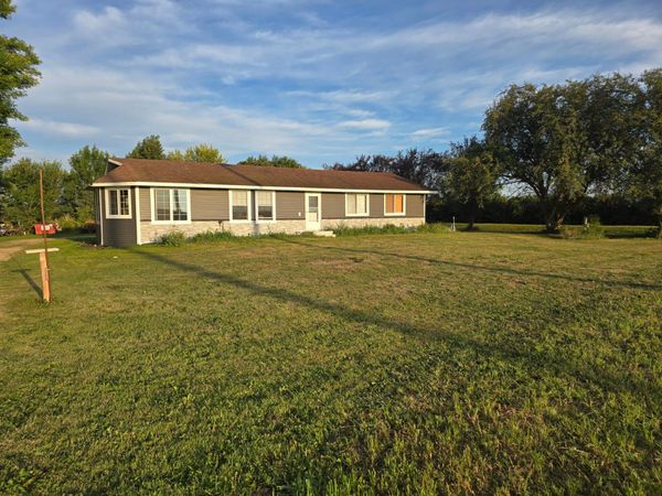 1011 90th Avenue, Pipestone, MN 56164