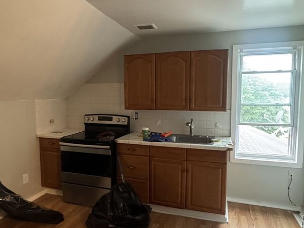 1012 Dixwell, Hamden, CT 06514