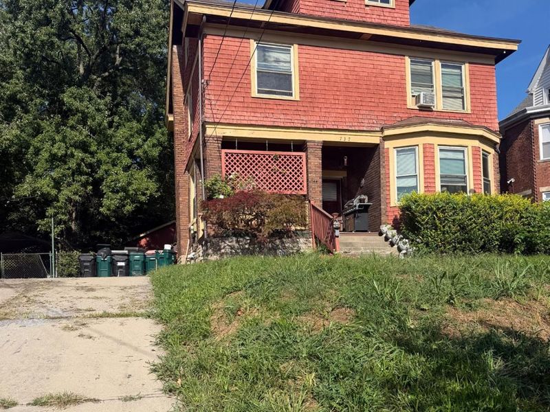 737 Hawthorne Avenue, Cincinnati, OH 45205 Photo 2