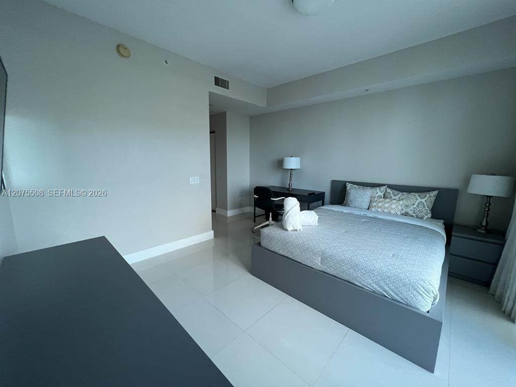 60 SW 13th St, Unit 5210, Miami, FL 33130 Photo