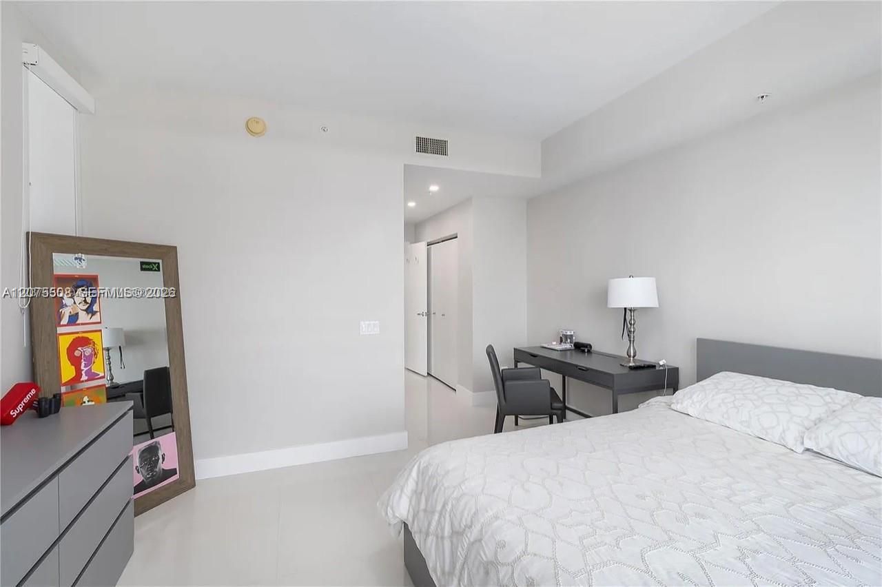 60 SW 13th St, Unit 5210, Miami, FL 33130 Photo