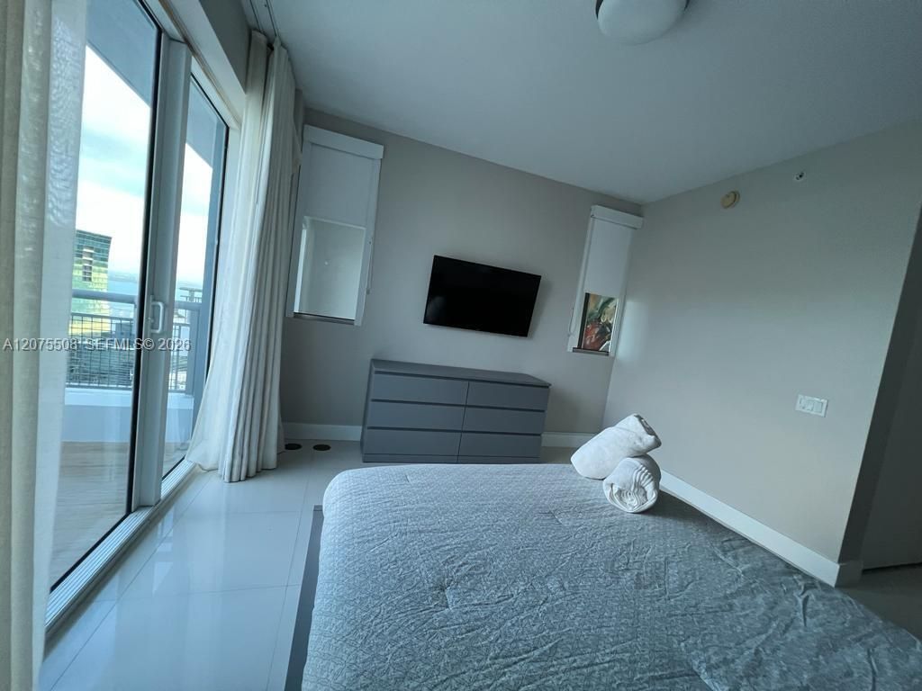60 SW 13th St, Unit 5210, Miami, FL 33130 Photo
