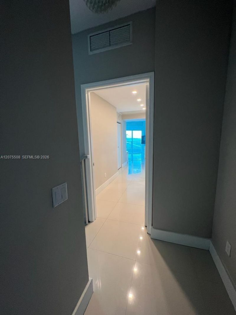 60 SW 13th St, Unit 5210, Miami, FL 33130 Photo