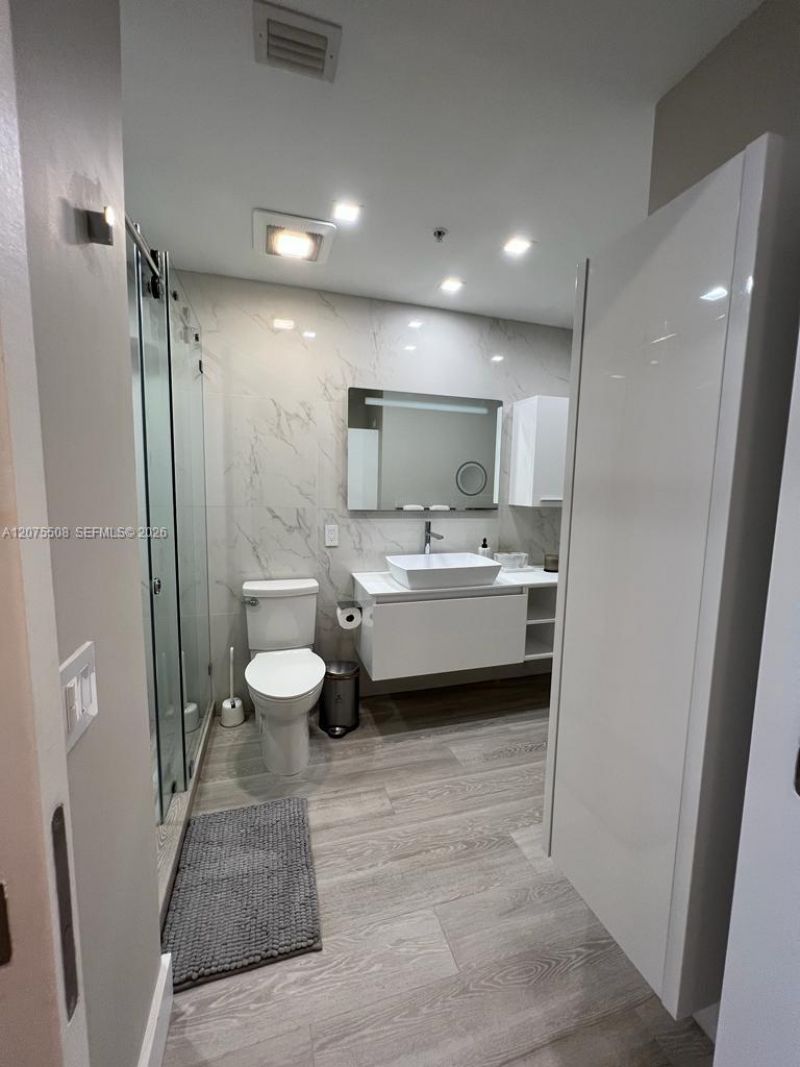 60 SW 13th St, Unit 5210, Miami, FL 33130 Photo