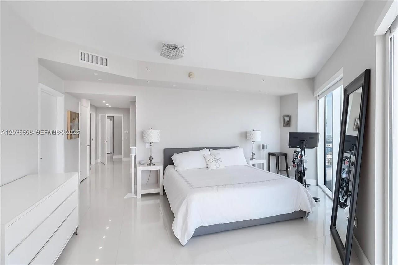 60 SW 13th St, Unit 5210, Miami, FL 33130 Photo