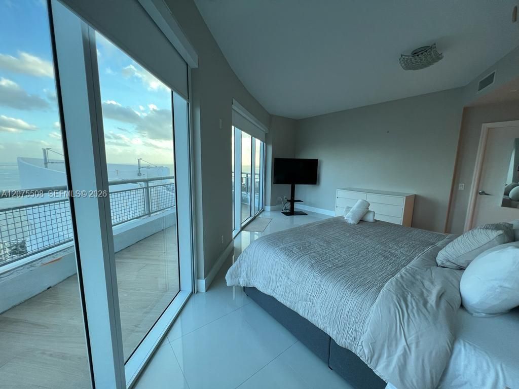 60 SW 13th St, Unit 5210, Miami, FL 33130 Photo