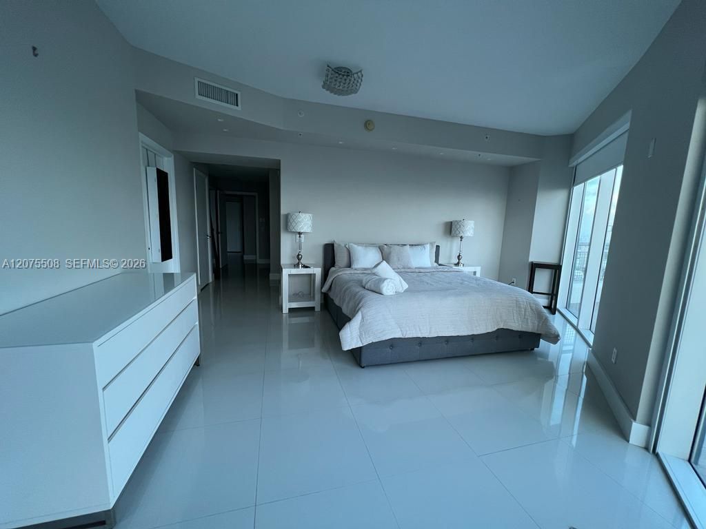 60 SW 13th St, Unit 5210, Miami, FL 33130 Photo