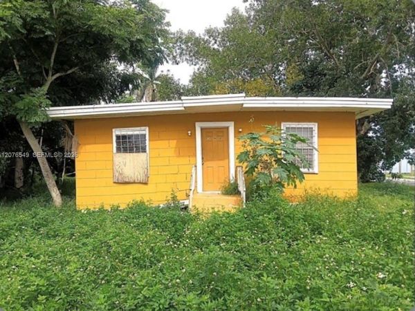 398 Cypress Ave , Pahokee, FL 33476
