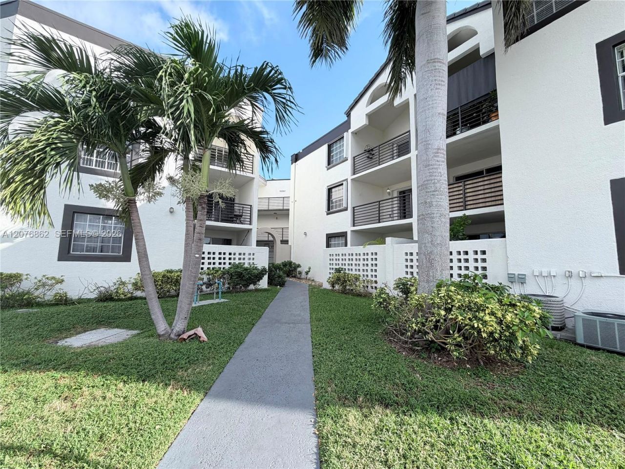 9731 Fontainebleau Blvd , Unit F108, Miami, FL 33172 Photo