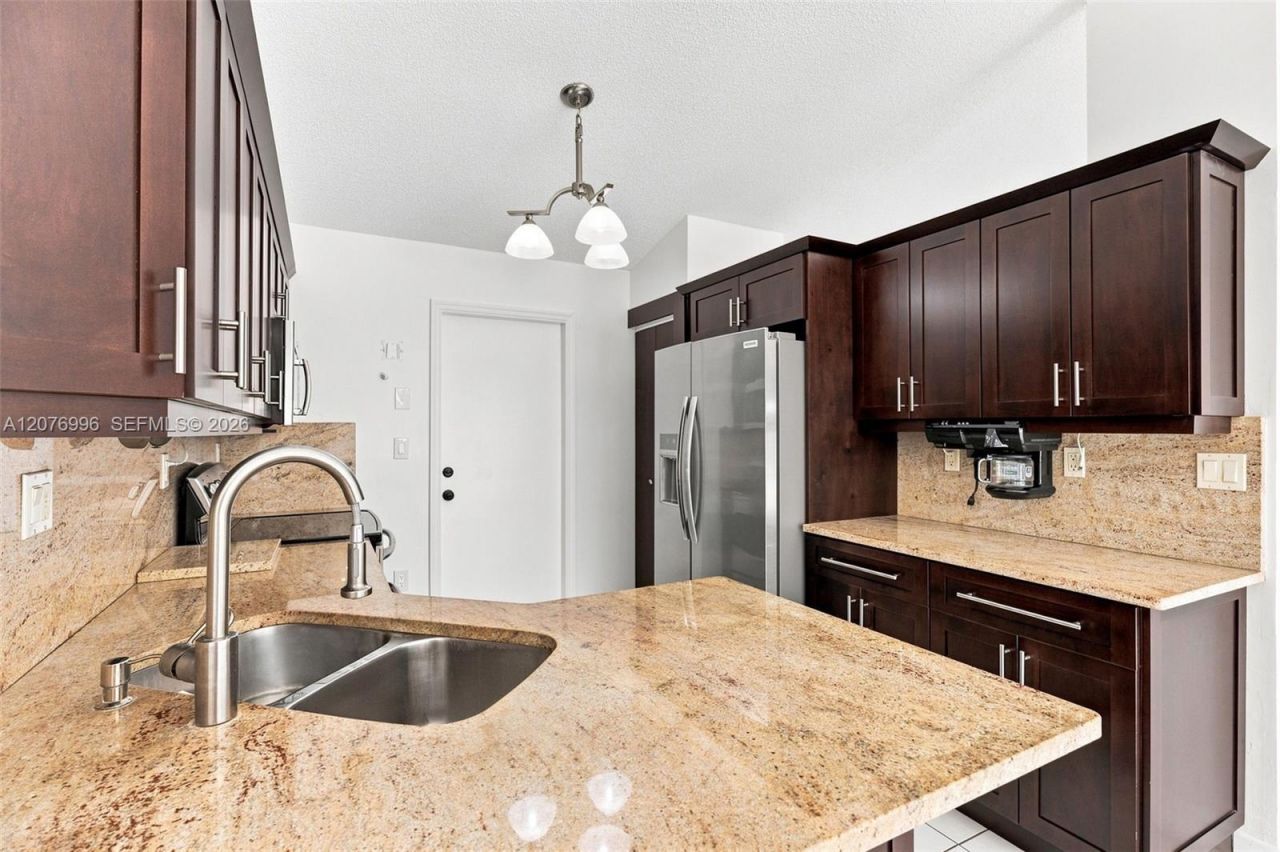 19181 NW 89th Ave , Unit 1, Hialeah, FL 33018 Photo