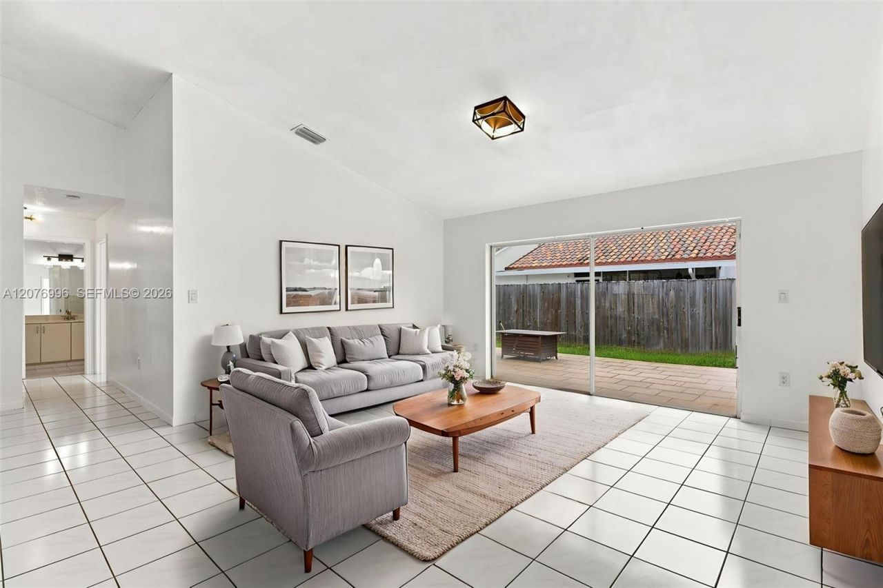 19181 NW 89th Ave , Unit 1, Hialeah, FL 33018 Photo