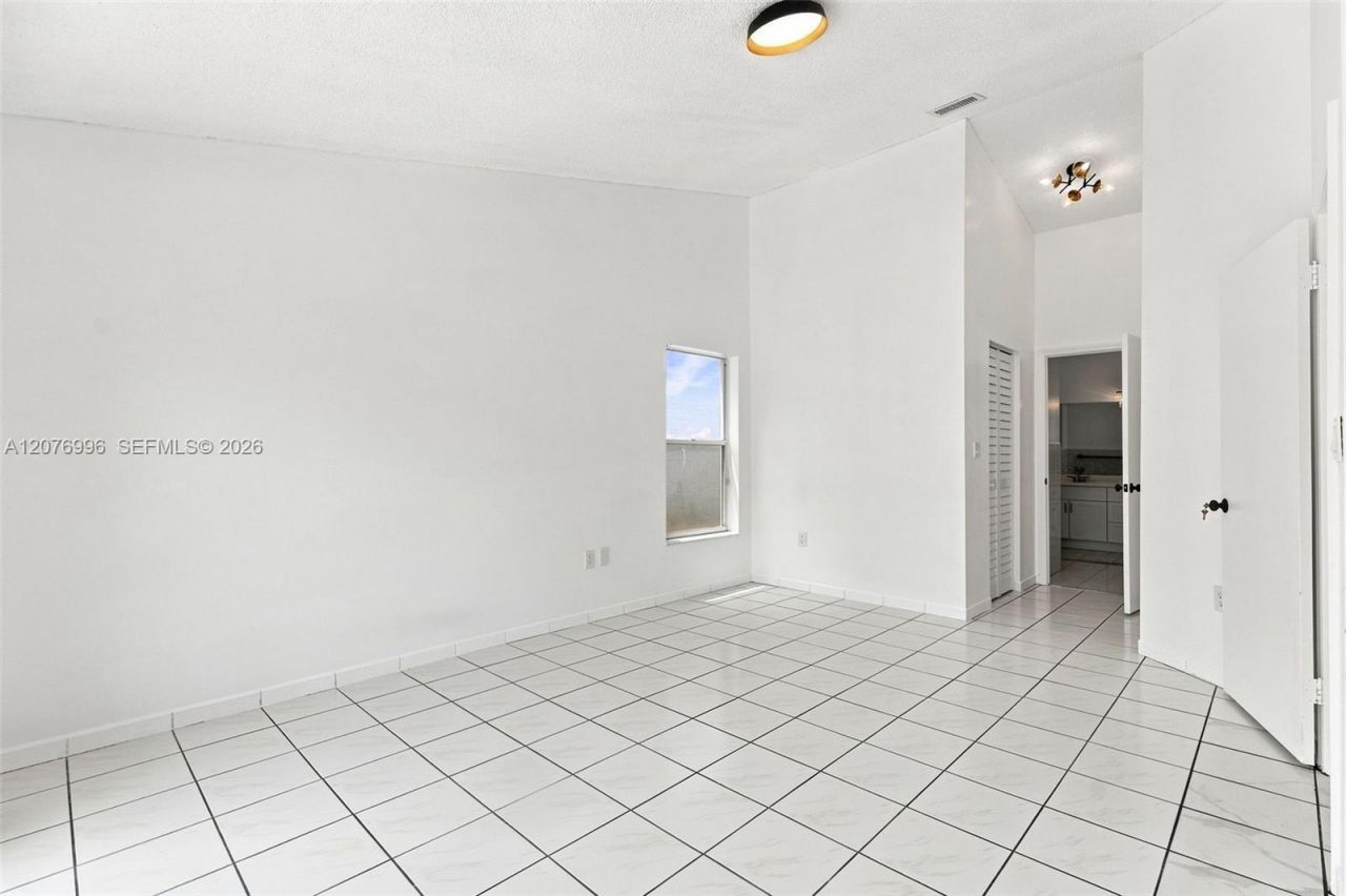 19181 NW 89th Ave , Unit 1, Hialeah, FL 33018 Photo