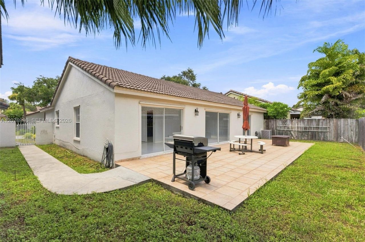 19181 NW 89th Ave , Unit 1, Hialeah, FL 33018 Photo