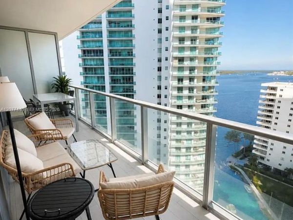 1300 Brickell Bay Dr, Unit 1807, Miami, FL 33131