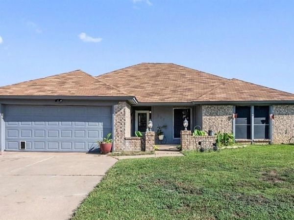 807 Fondren Drive, Arlington, TX 76001