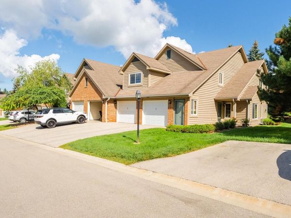 18600 Brookfield Lake DRIVE, Unit 53, Brookfield, WI 53045