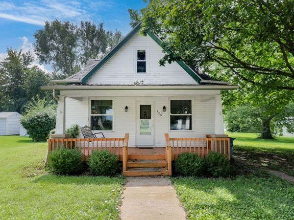 120 E Main Street , Stanford, IL 61774