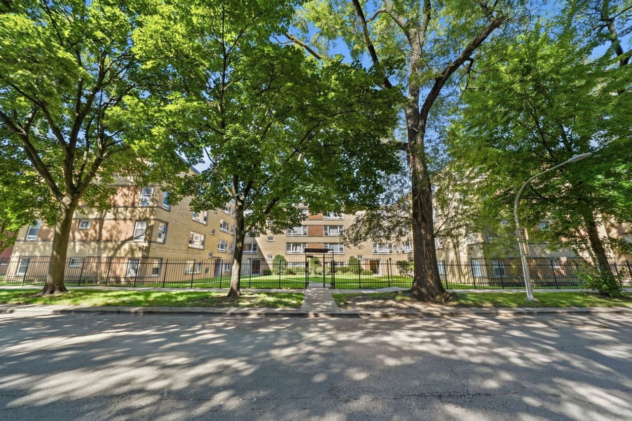 6112 N Damen Avenue, Unit 2, Chicago, IL 60659 Main Photo