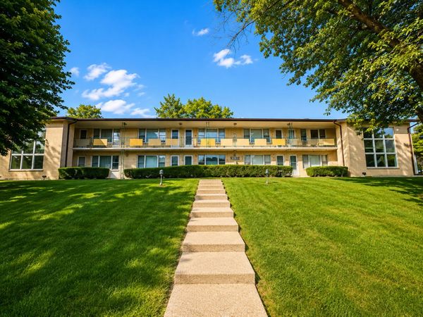 5517 King Arthur Court , Westmont, IL 60559