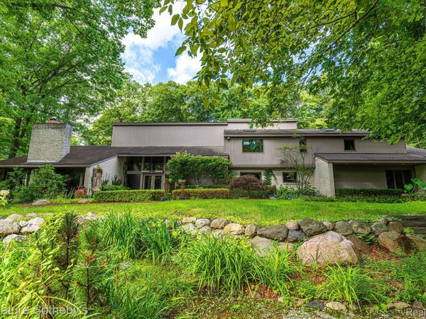 28575 Danvers Court, Farmington Hills, Mi 48334