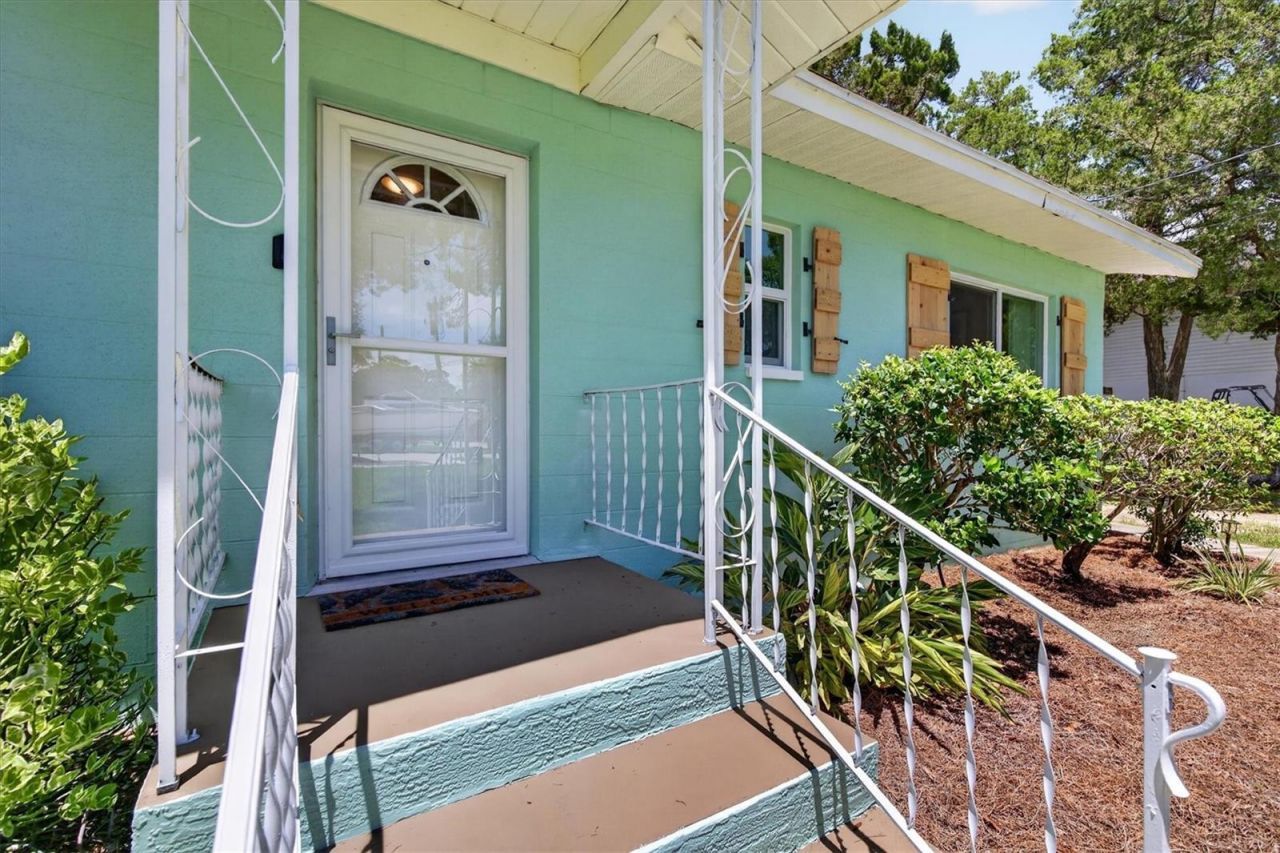 6086 Island Drive , Weeki Wachee, FL 34607 Photo