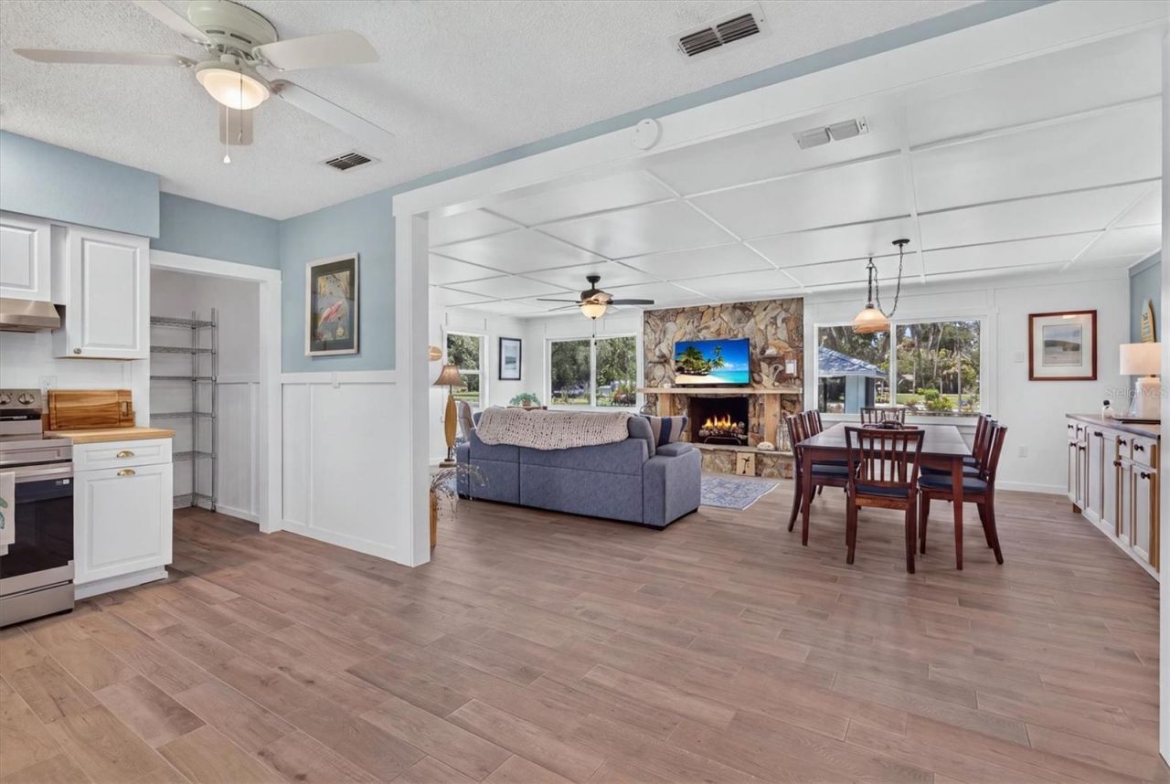 6086 Island Drive , Weeki Wachee, FL 34607 Photo